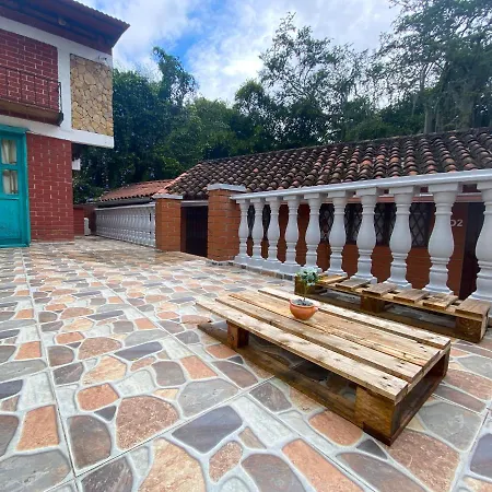 Finca Villa Chalet Del Rio Cali Farm Villa Chalet Cali River Exterior photo